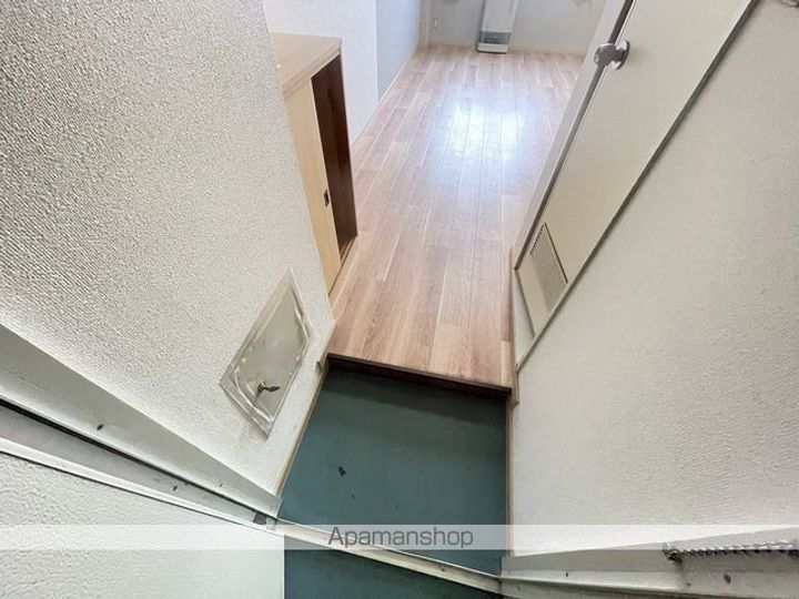 エイトビル305の玄関