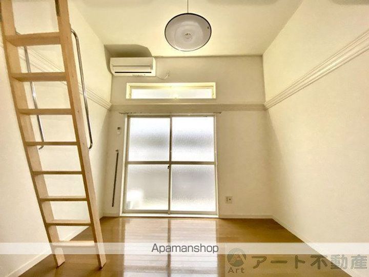 アチェロの居間