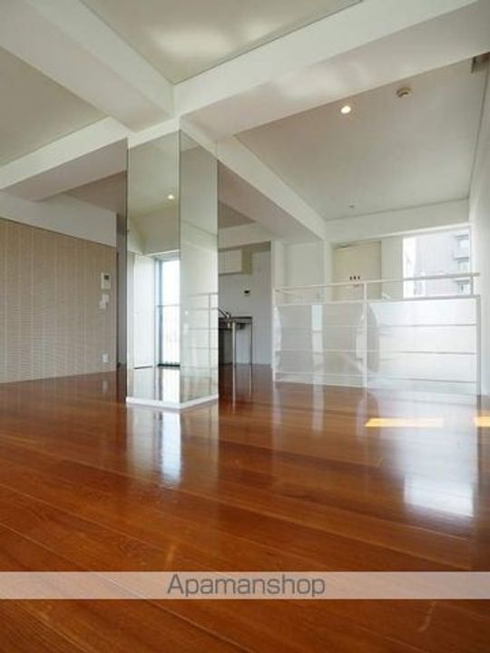 東京都世田谷区深沢1丁目の賃貸マンションの居間