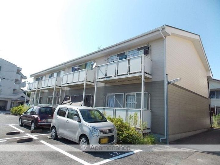 SURPLUS THREE丘Eの外観