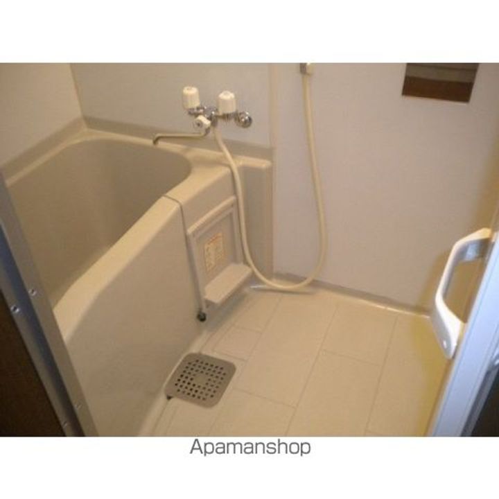 アンプルール ブワ シャトーの風呂