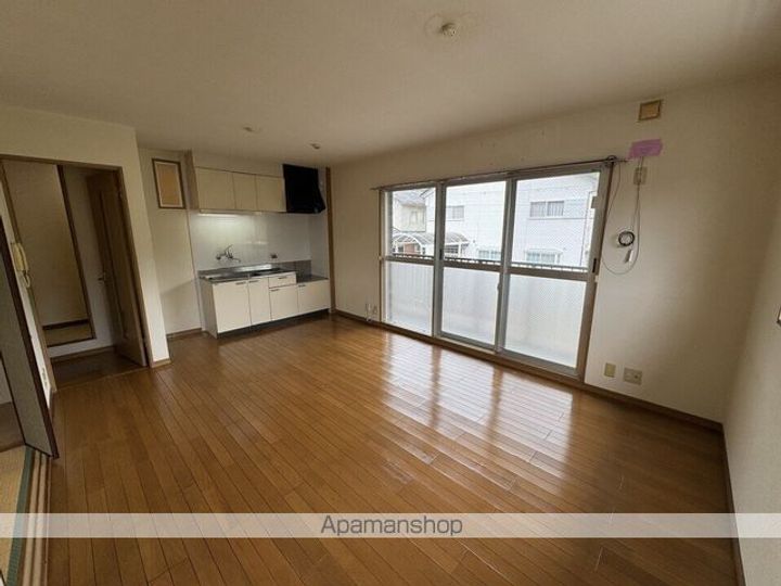 アステール三雲201の居間