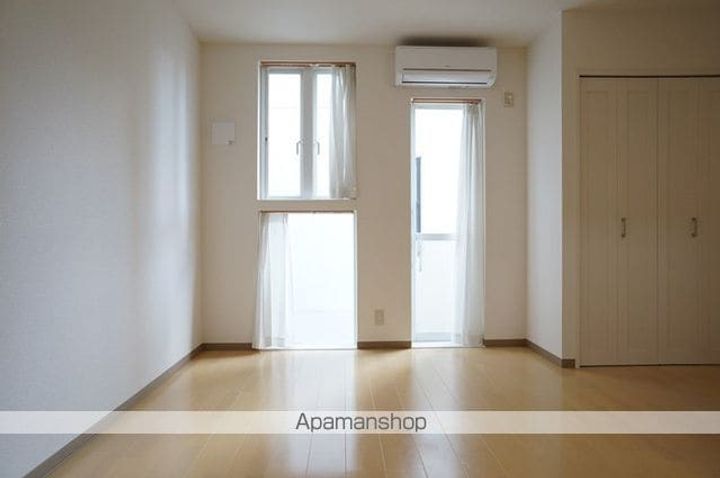 静岡県浜松市中央区佐藤1丁目の賃貸アパートの居間