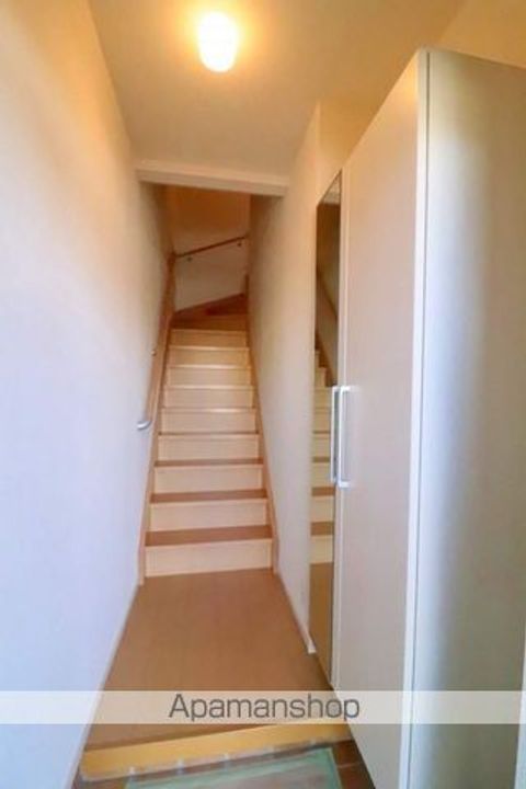 東京都羽村市羽西1丁目の賃貸アパートの玄関