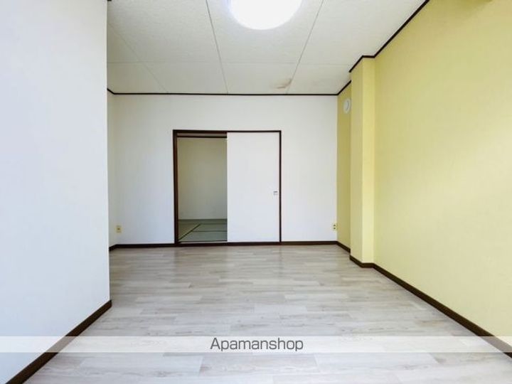 本通1丁目アパート(ホンドオリイッチョウメアパート)2階右の内装