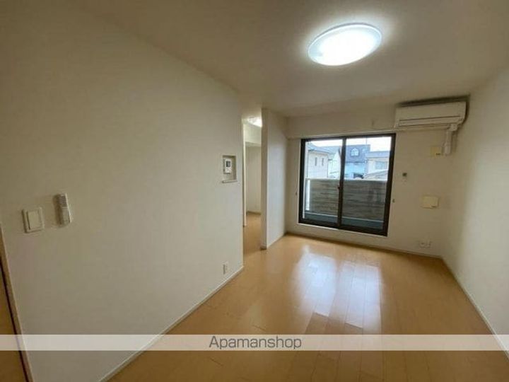 香川県高松市香西東町の賃貸アパートの居間