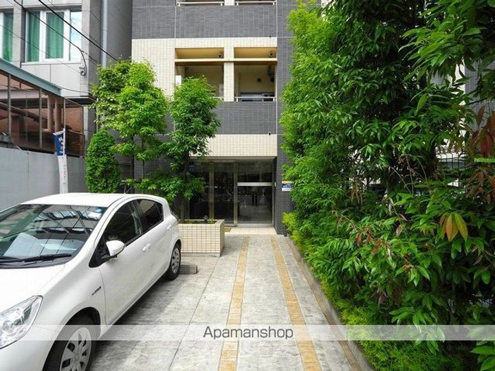 東京都文京区本駒込1丁目の賃貸マンションの外観