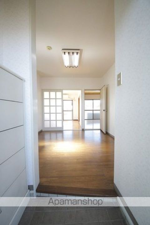 三陽マンションの玄関