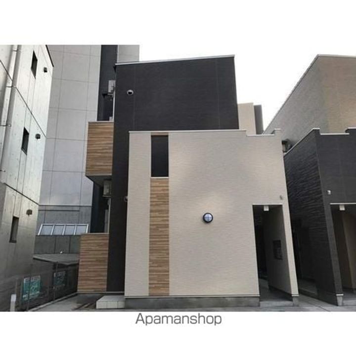 ロイヤルクレスト八熊101号室の外観