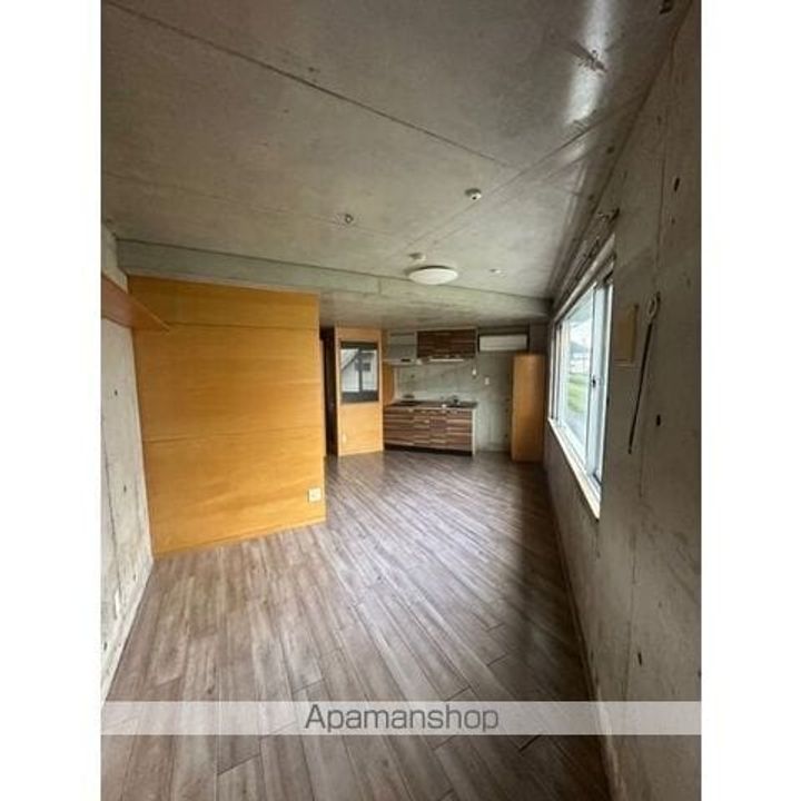 岐阜県岐阜市野一色8丁目の賃貸マンションの居間