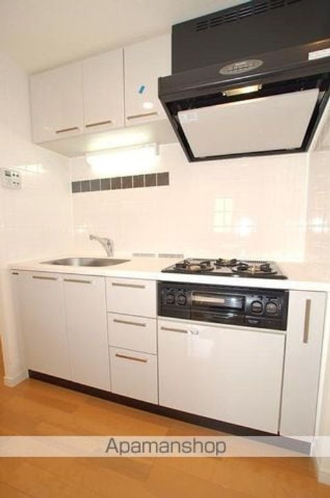 東京都中野区中央3丁目の賃貸マンションの居間