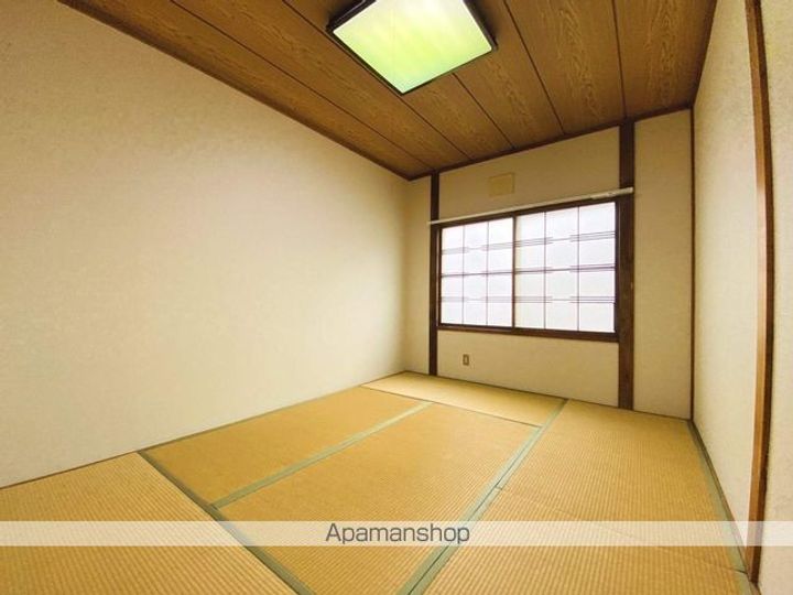 ファミール高野 1号館1F中の内装