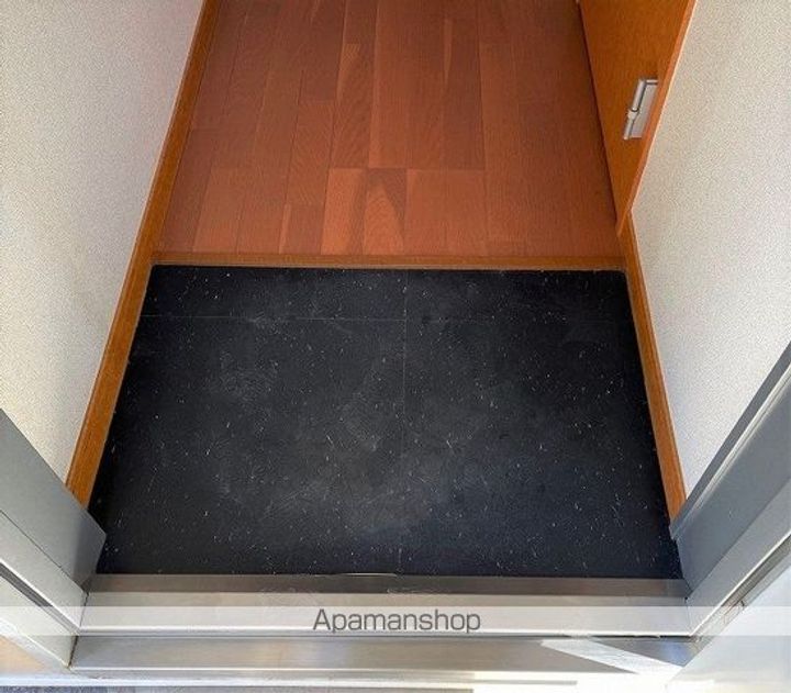 レオパレスプリマベーラの玄関