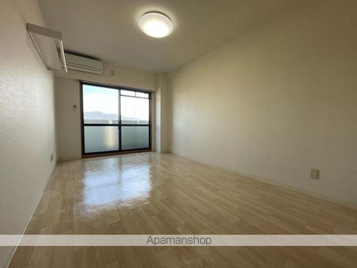 香川県高松市元山町の賃貸マンションの居間