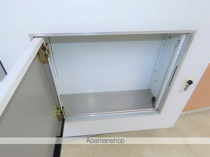 レオパレス双葉206の玄関