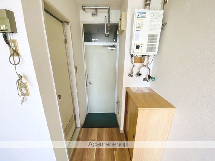 エイトビル305の玄関