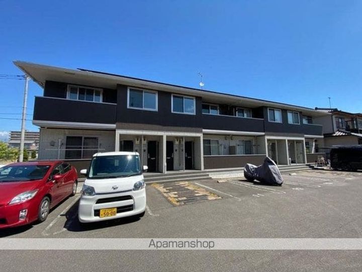 香川県高松市伏石町の賃貸アパートの外観