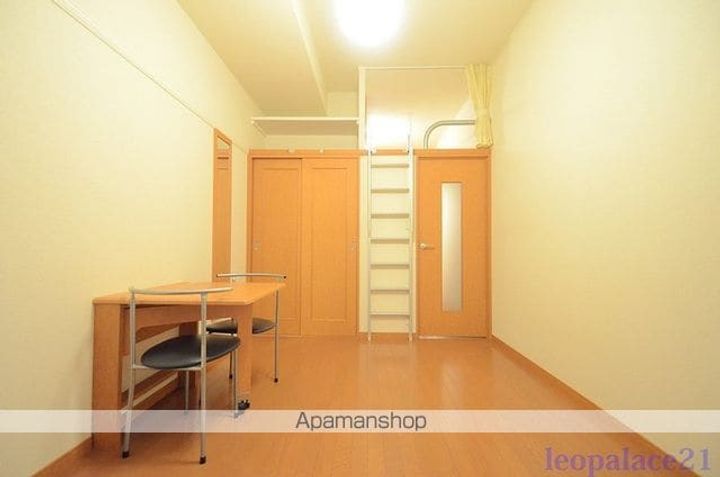 レオパレス上大岡東の居間