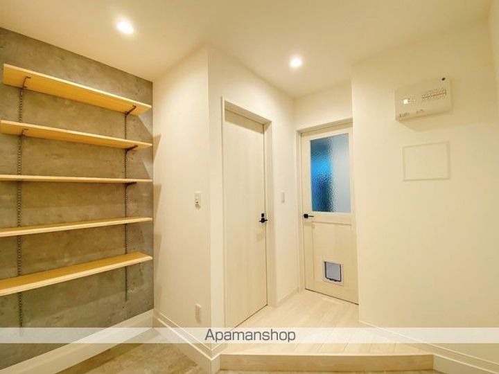 猫と暮らす方限定 NYANCL八潮垳201の玄関