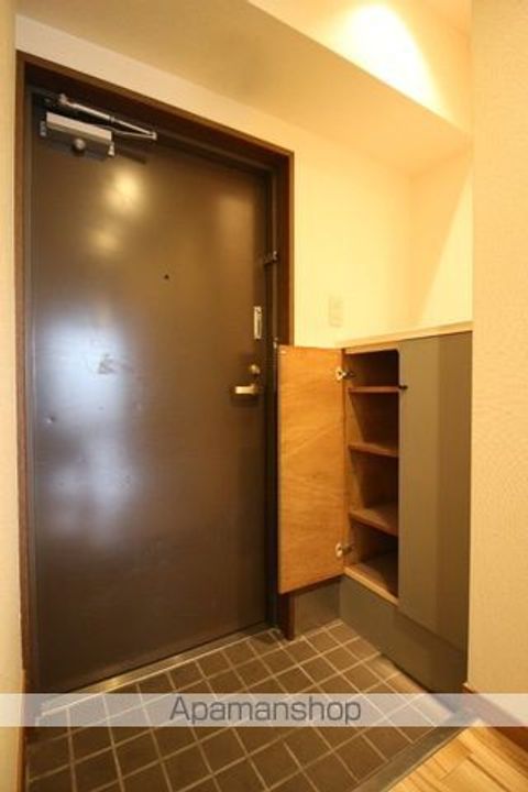 岡山県岡山市北区中山下1丁目の賃貸マンションの内装