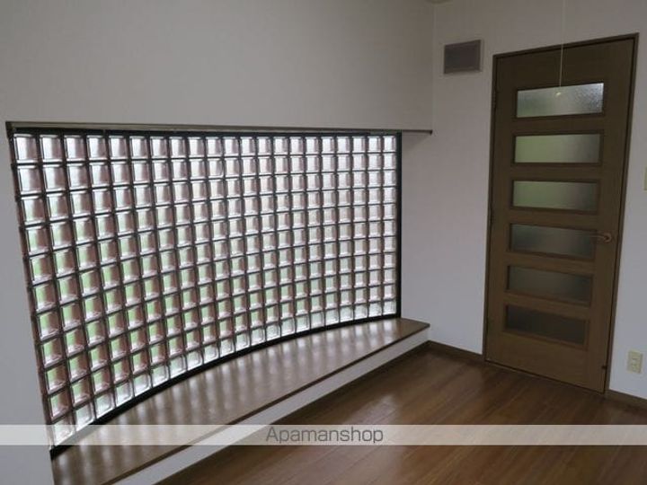 シャルマンフジ東岸和田弐番館106の居間