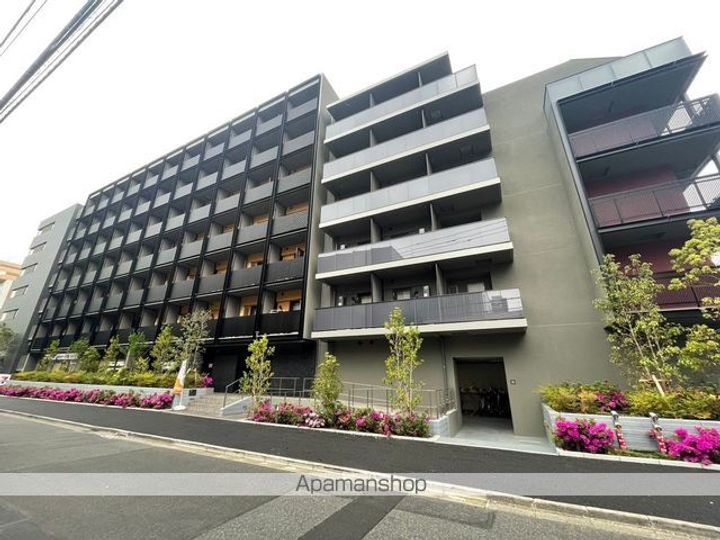 東京都新宿区百人町3丁目の賃貸マンションの外観