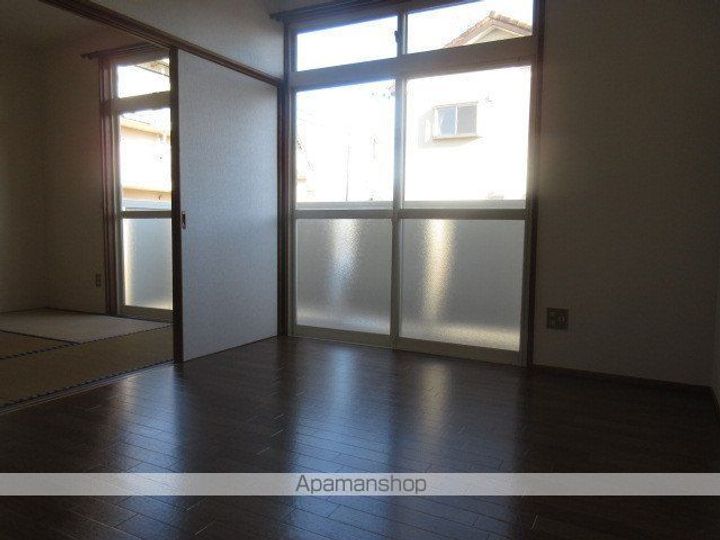 ドミール彩101の居間