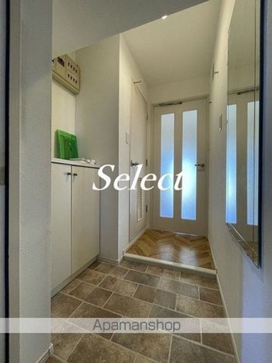 神奈川県横浜市中区宮川町3丁目の賃貸マンションの玄関