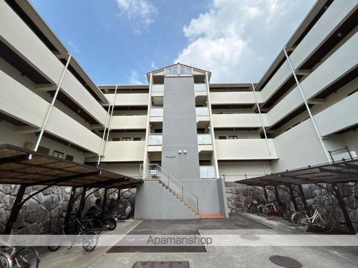 香川県さぬき市志度の賃貸マンションの外観