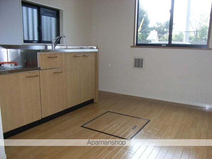 神奈川県横浜市鶴見区馬場3丁目の賃貸アパートの居間