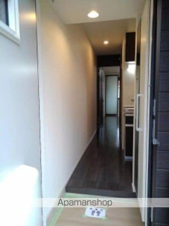 東京都福生市志茂の賃貸アパートの玄関