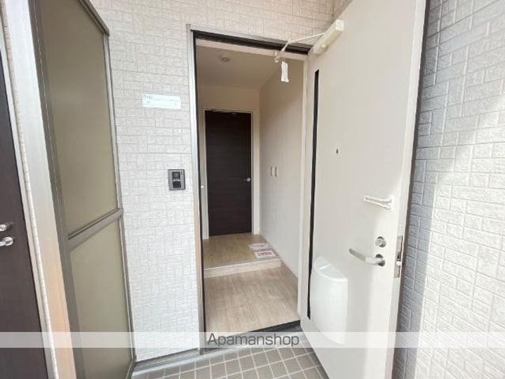 岐阜県羽島郡岐南町野中5丁目の賃貸アパートの玄関