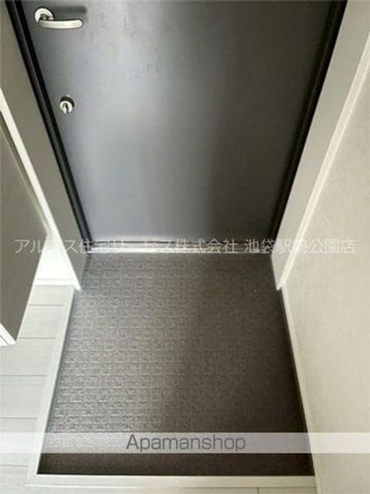 早稲田鶴巻町IMAハウスの玄関