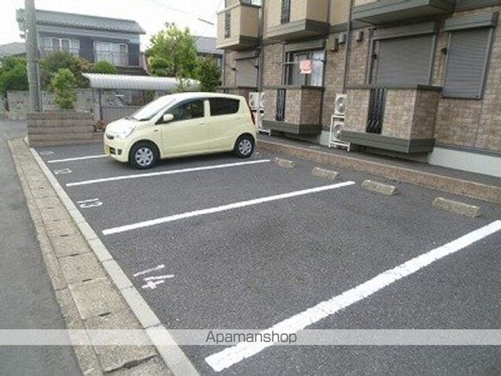 クロスクローバーⅡの周辺