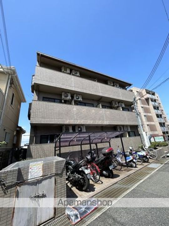 ドミール小松里の外観