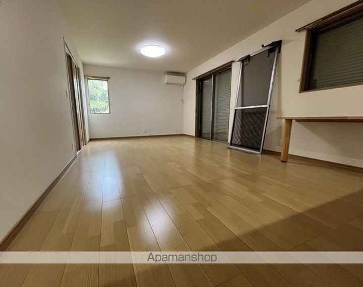 広島県広島市西区己斐上1丁目(一戸建)の賃貸物件戸建ての居間