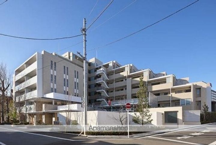 東京都世田谷区弦巻4丁目の賃貸マンションの外観