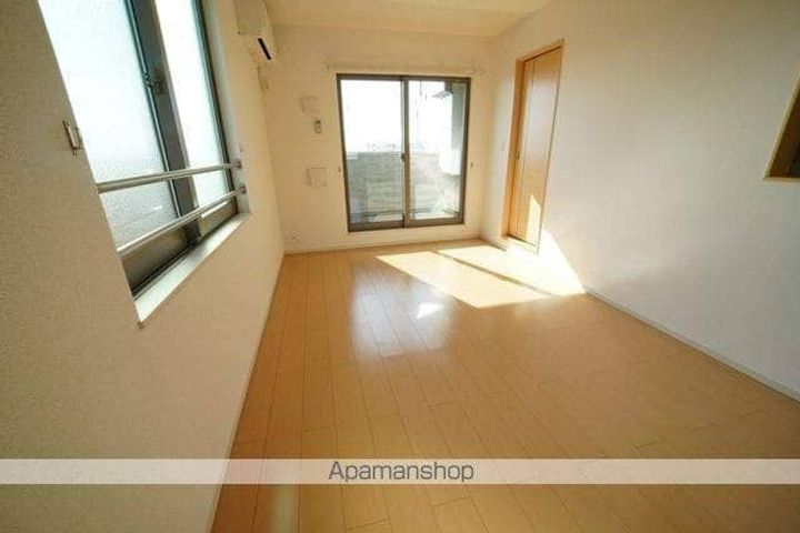 イセ ソラージュⅡの居間