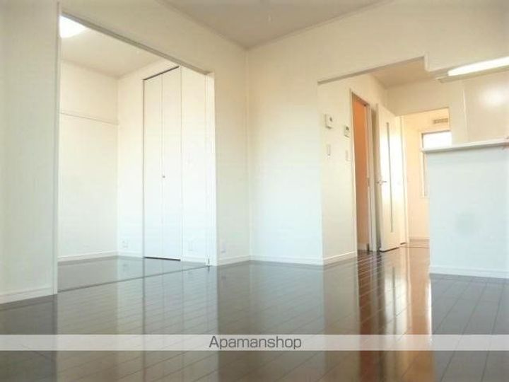 ビアンキ花崎 C201号室の居間