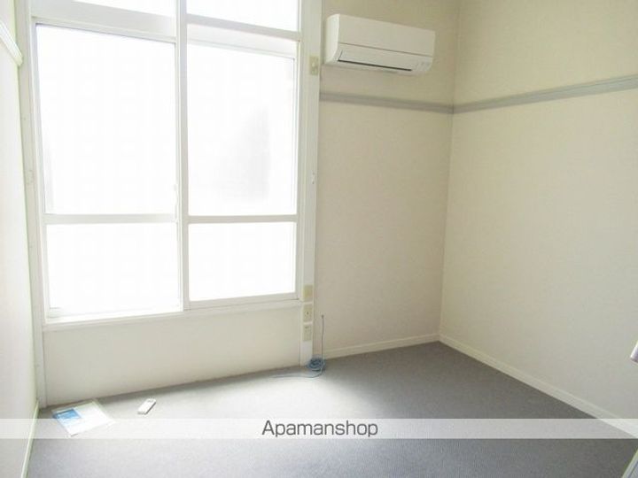 パークサイド室小路105の居間