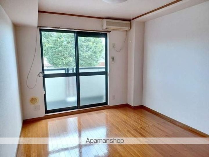 アベニールハイムB202の居間