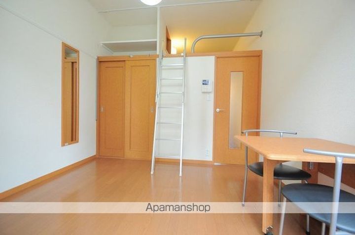 レオパレスあすわ101の居間