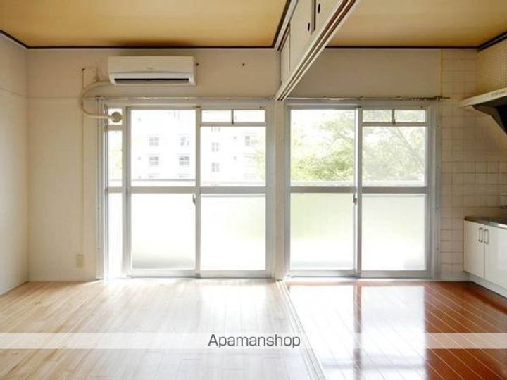 ビレッジハウス仙台鶴ケ谷二丁目17号棟403の居間