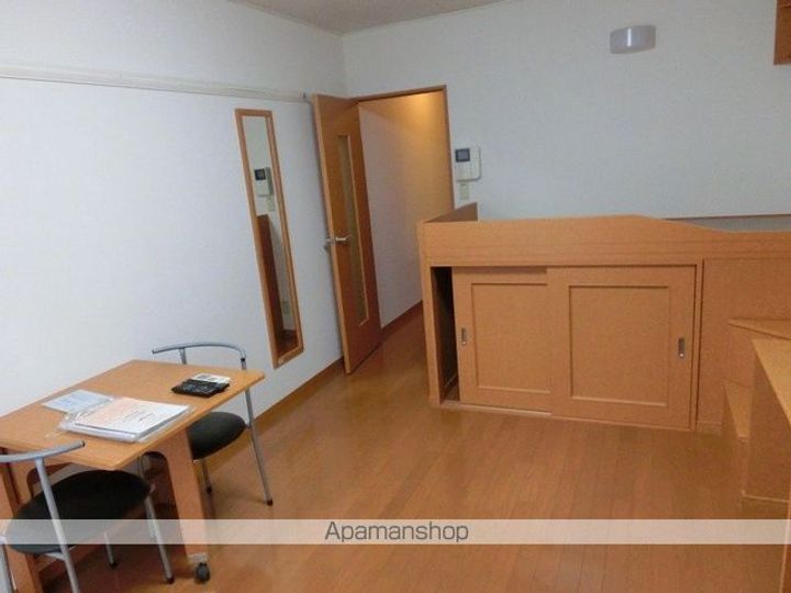 レオパレス櫻花の居間