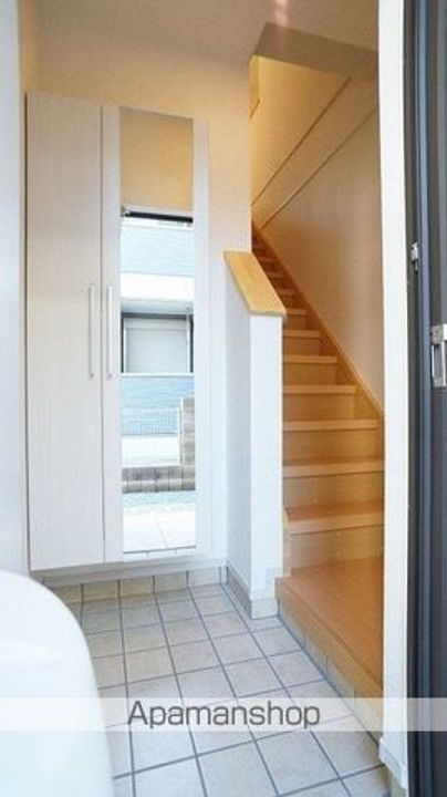 千葉県松戸市古ケ崎の賃貸アパートの玄関