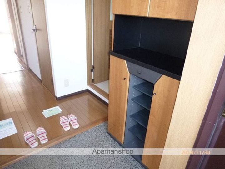 コスミックルーム21の玄関