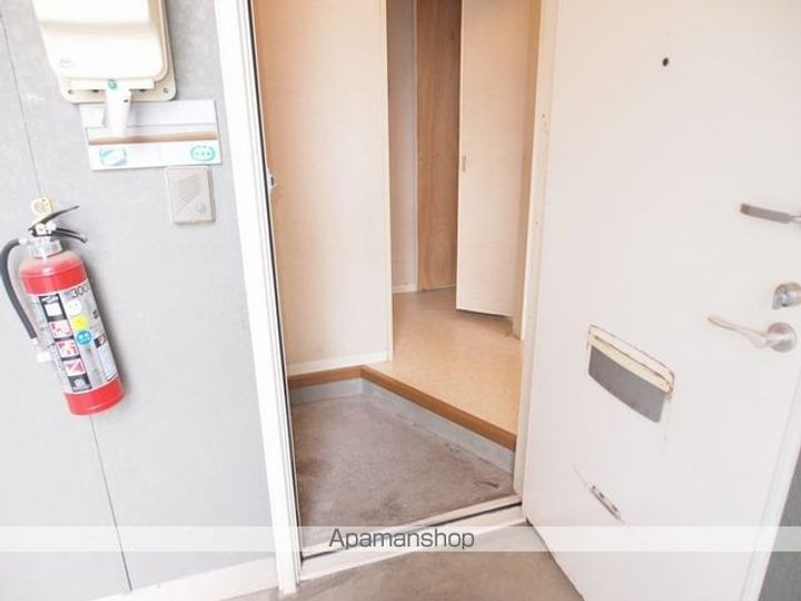 フレグランスKB102の玄関