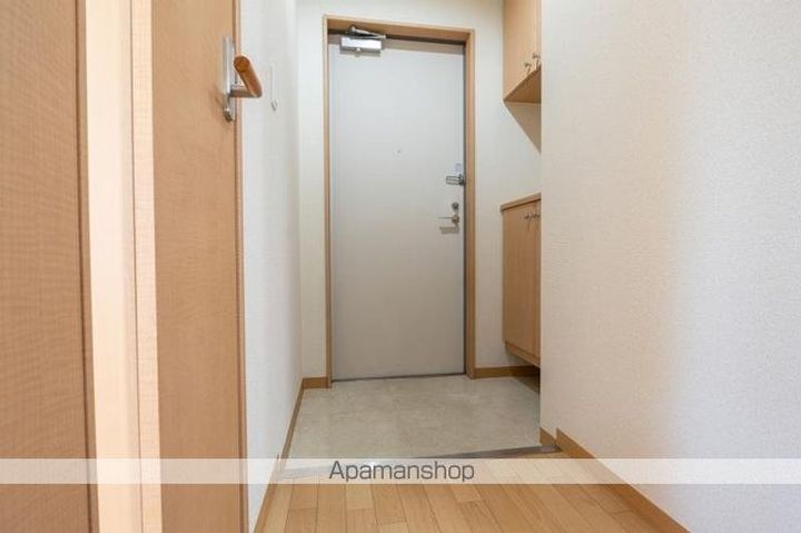 香川県高松市新田町甲の賃貸アパートの玄関