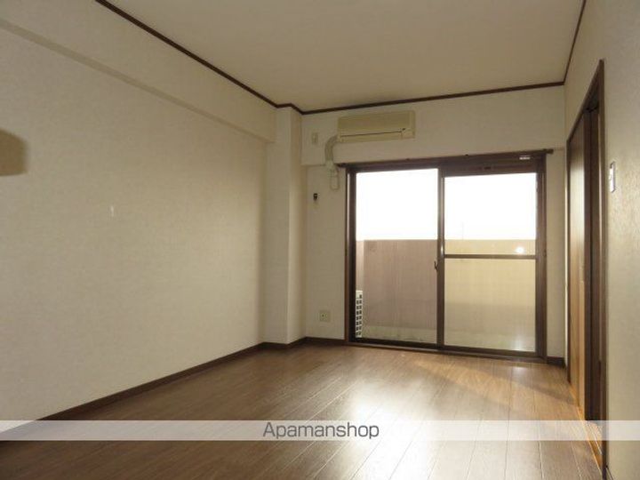 グランディール中里505の居間