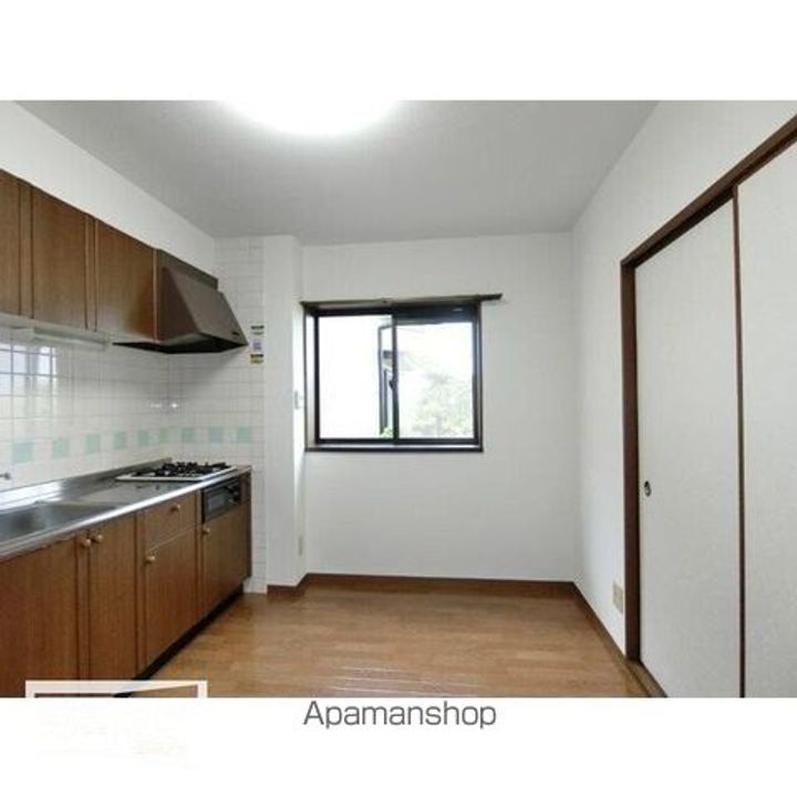 フォブールサンシャインAA102の居間